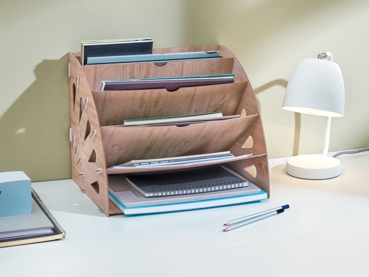 Organizer da scrivania , prezzo 9,99 EUR
Organizer da scrivania
- In robusto cartone ...