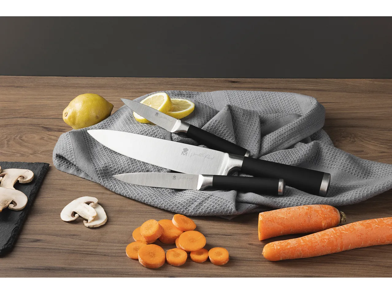 Set coltelli , prezzo 19.99 EUR
Set coltelli 3 pezzi
- Coltello chef, coltello ...