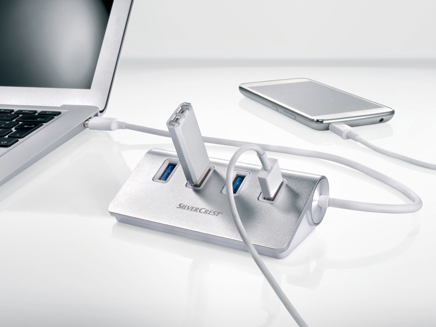 Multiadattatore USB Silvercrest, prezzo 8.99 €
- Con 4 porte USB-3.0
- Retrocompatibilità ...