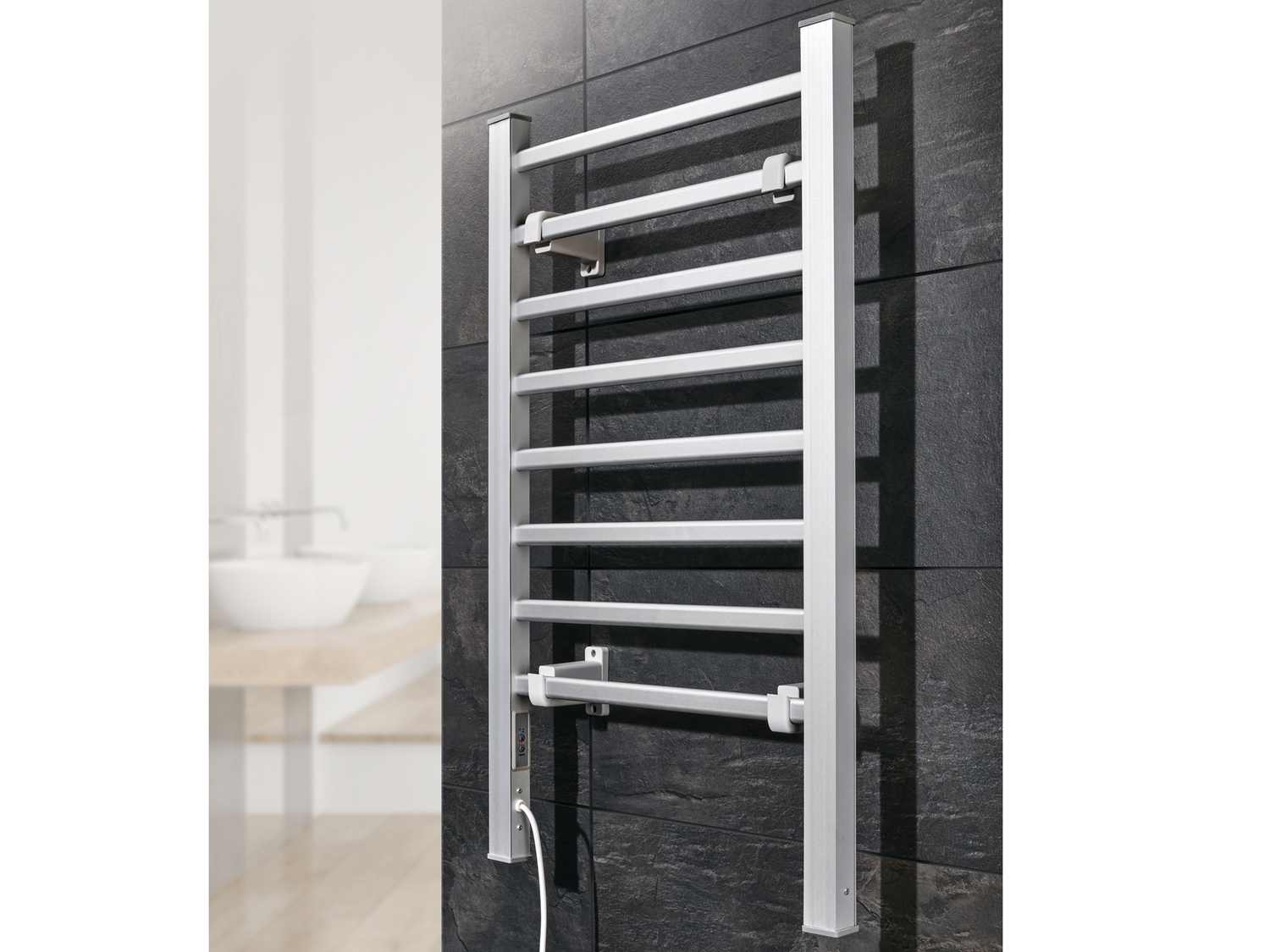 Termoarredo elettrico Silvercrest, prezzo 39.99 €
- Da appoggio o a parete
- ...