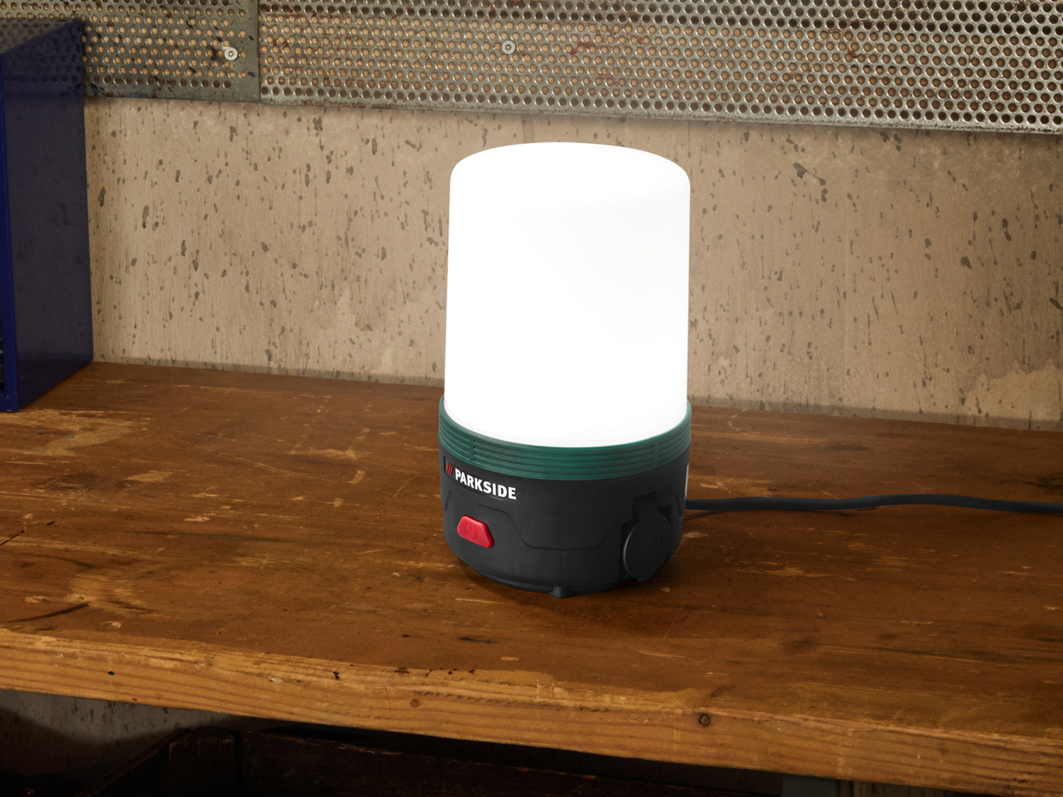 Lampada LED da lavoro 360 � Parkside, prezzo 39.99 € 
- Con due prese integrate ...