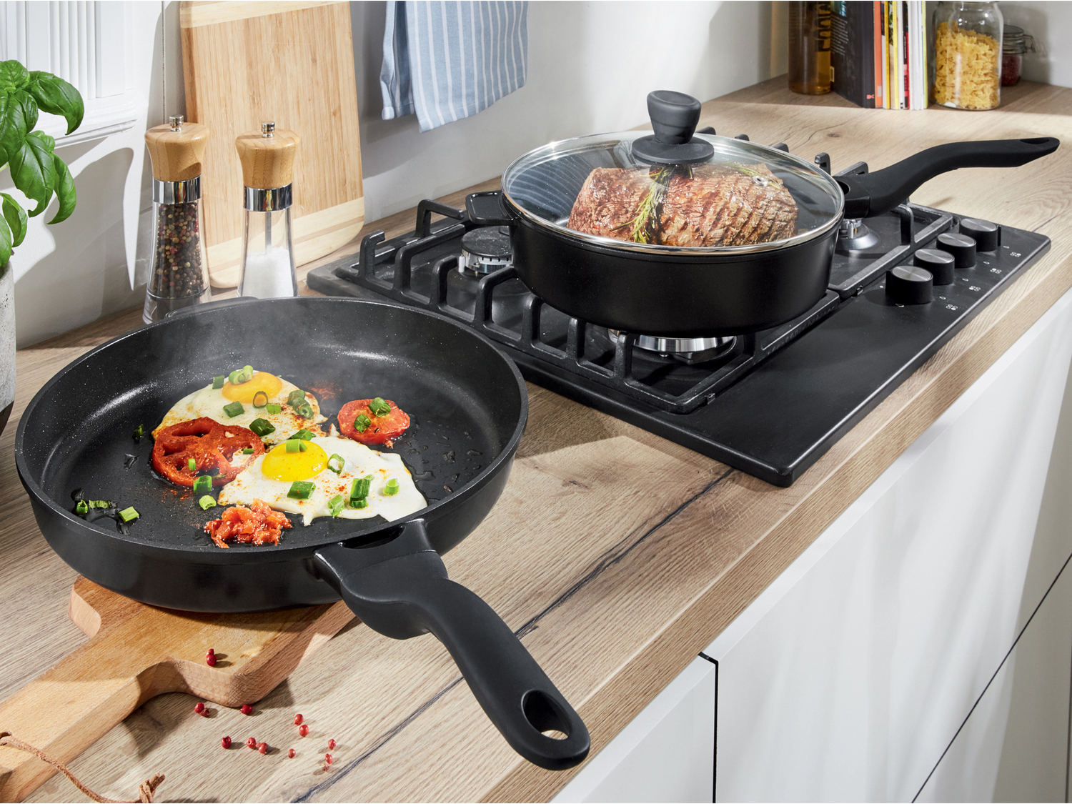 Padella Ernesto, prezzo 19.99 €
Ø 32 cm
- Rivestimento antiaderente ...