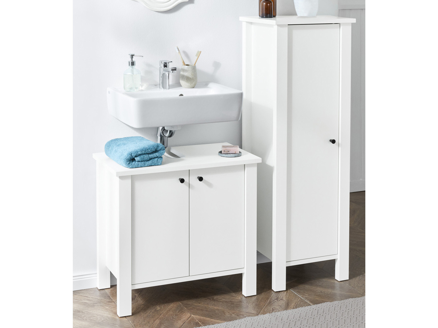 Mobiletto sottolavabo Livarno Living, prezzo 39.99 €
- Materiale di montaggio ...