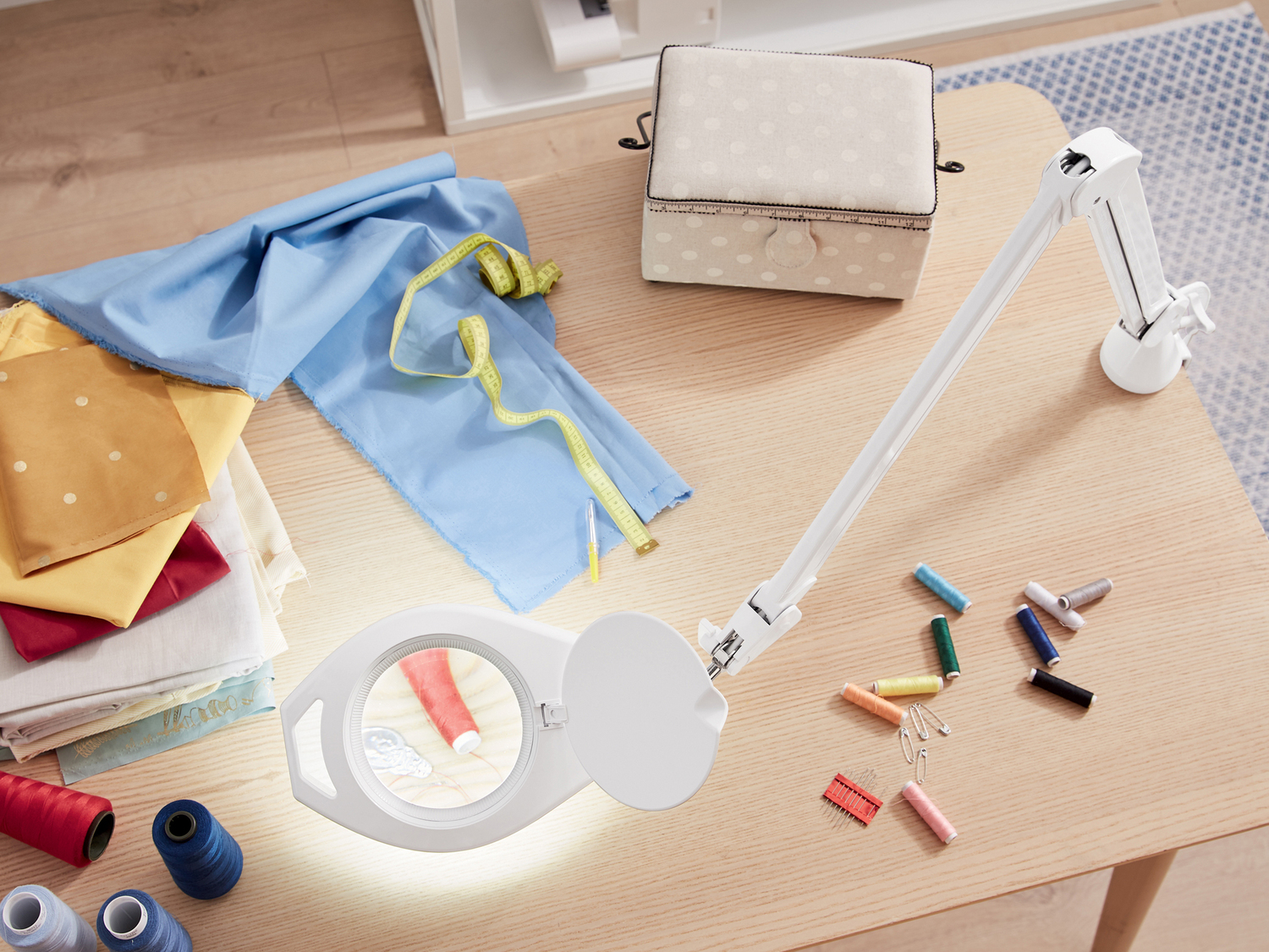 Lampada LED con lente dingrandimento Livarno Lux, prezzo 24.99 €
- Lente in ...