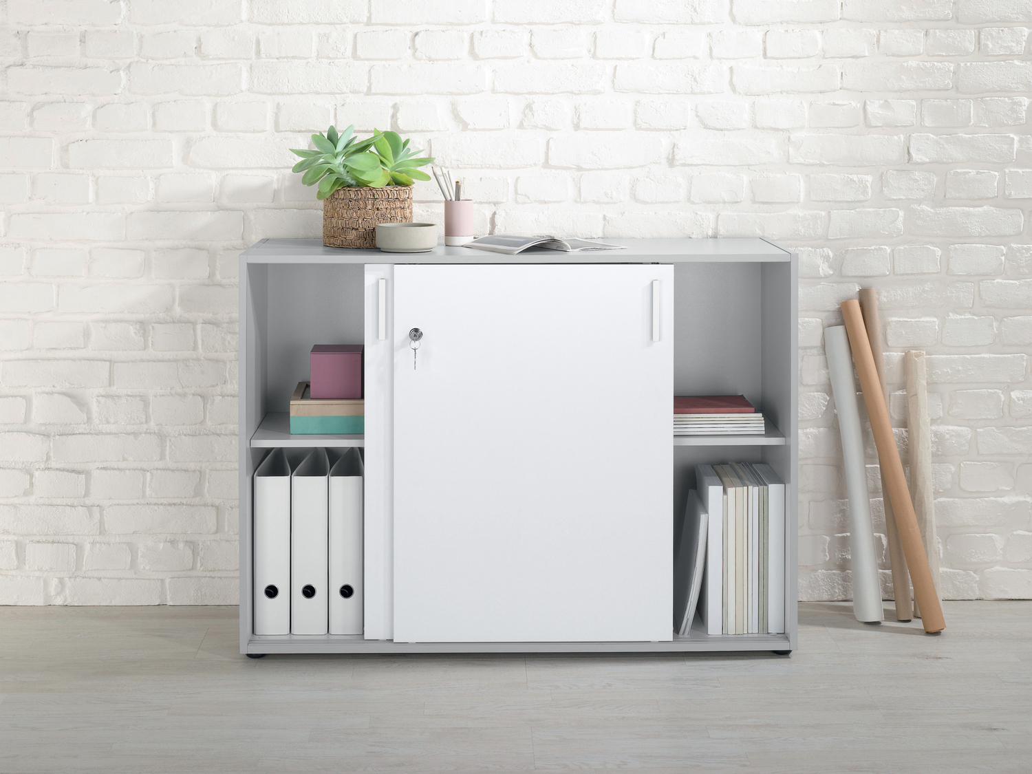 Mobiletto per ufficio con ante scorrevoli Livarno Living, prezzo 69.00 €
- Ripiani ...