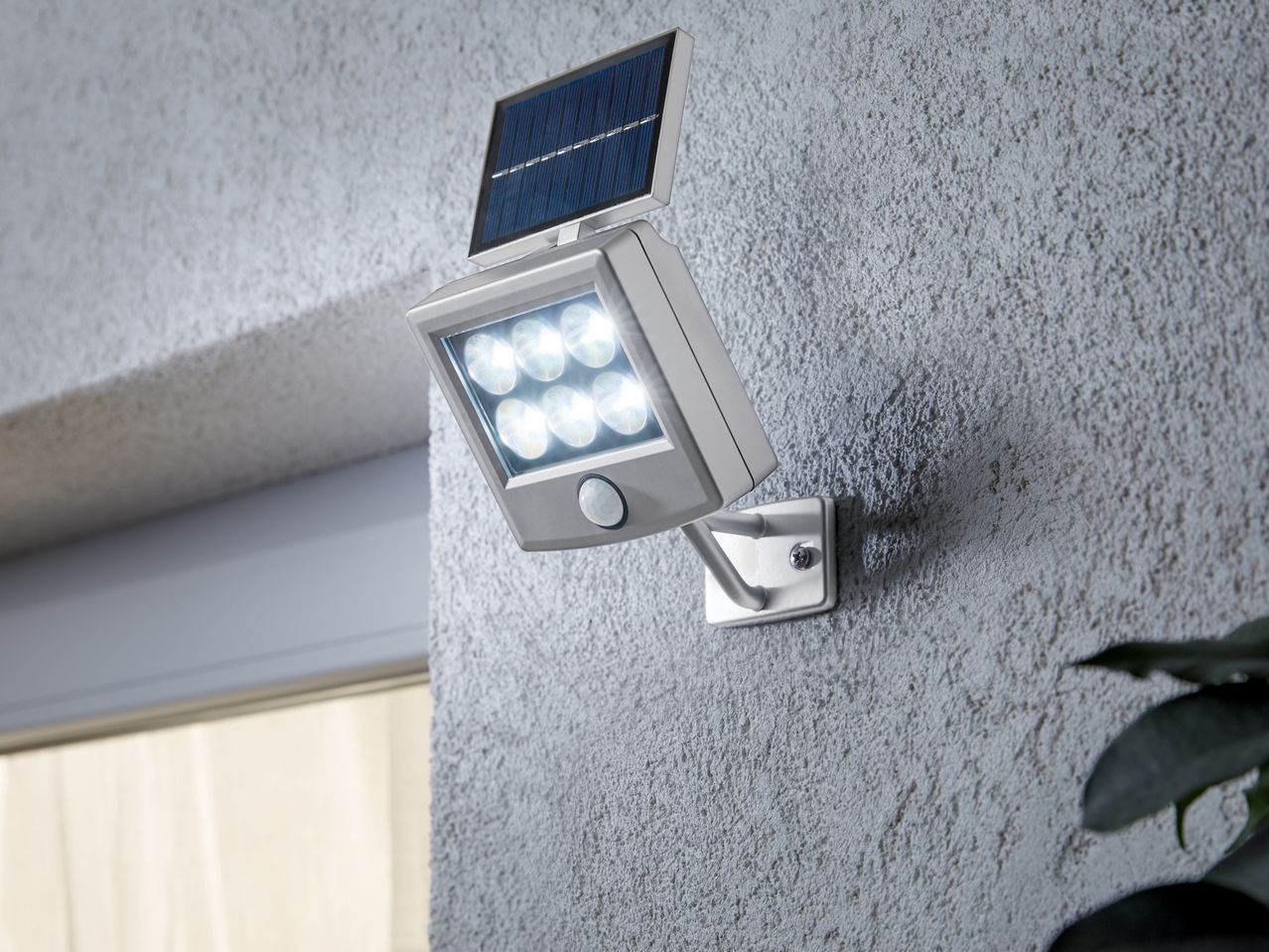 Faro LED ad energia solare con sensore , prezzo 9,99 EUR
Faro LED ad energia solare ...