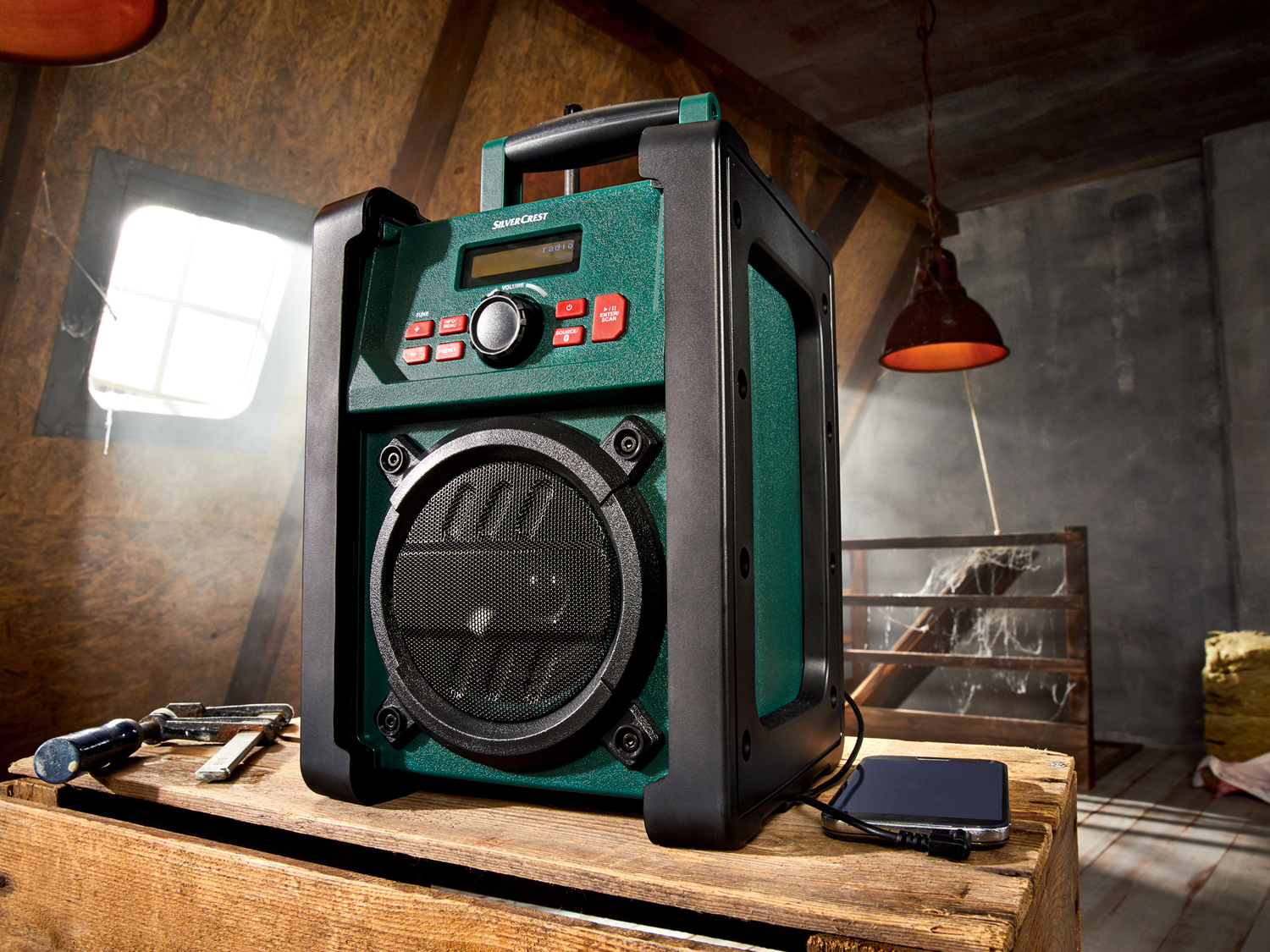 Radio da cantiere Silvercrest, prezzo 59.00 €
- Scomparto con cavo AUX-In da ...