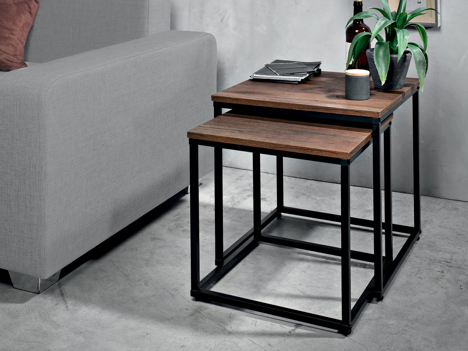 Set tavolini in metallo Livarno Living, prezzo 29.99 €
2 pezzi
- Piccolo: ...