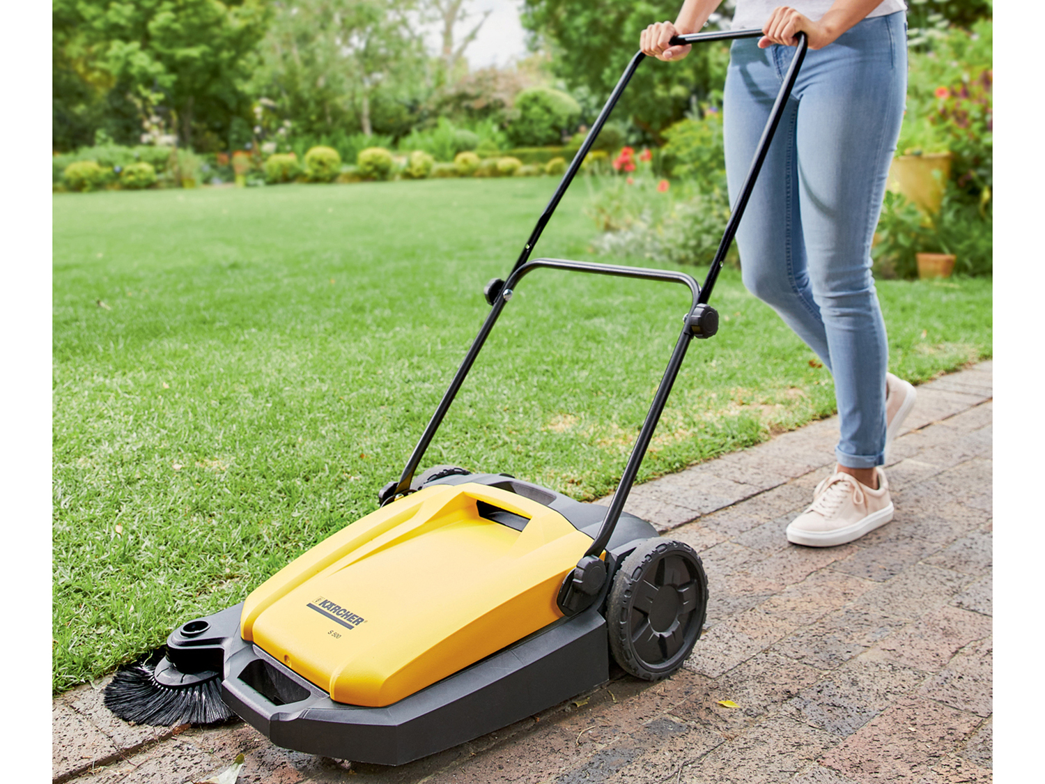 Spazzatrice Karcher S 500, prezzo 79.00 €
- Con manico regolabile in altezza ...