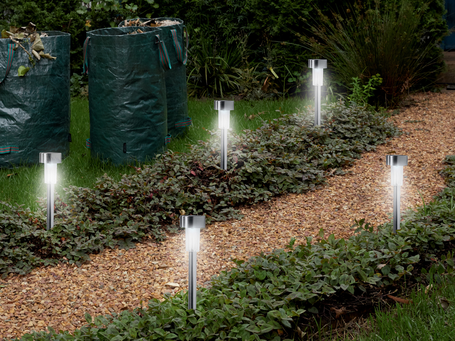 Lampada LED ad energia solare con picchetto Livarno Lux, prezzo 7.99 € 
5 pezzi ...