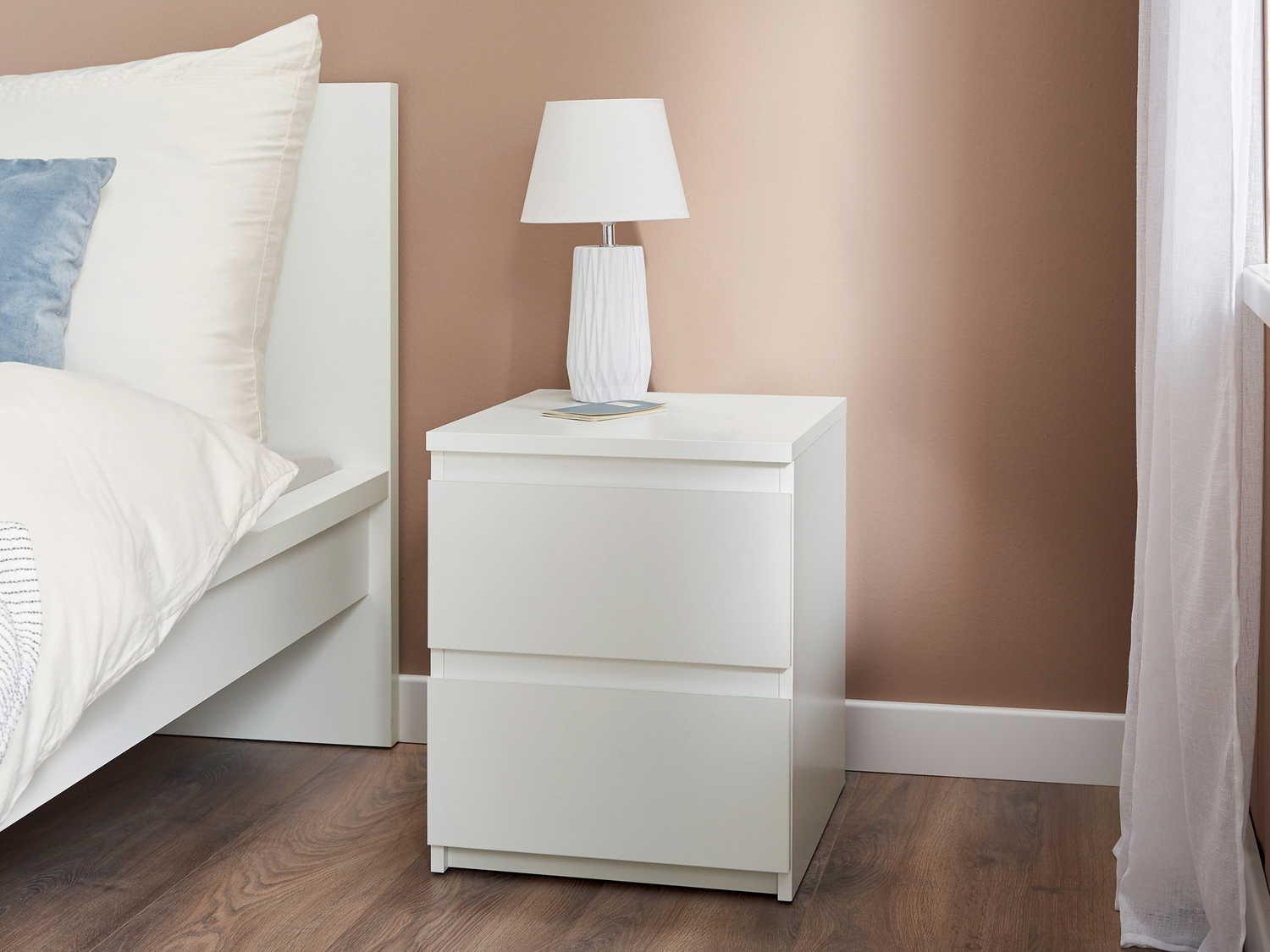 Comodino 2 cassetti Livarno Living, prezzo 37.99 €
- Materiale di montaggio ...