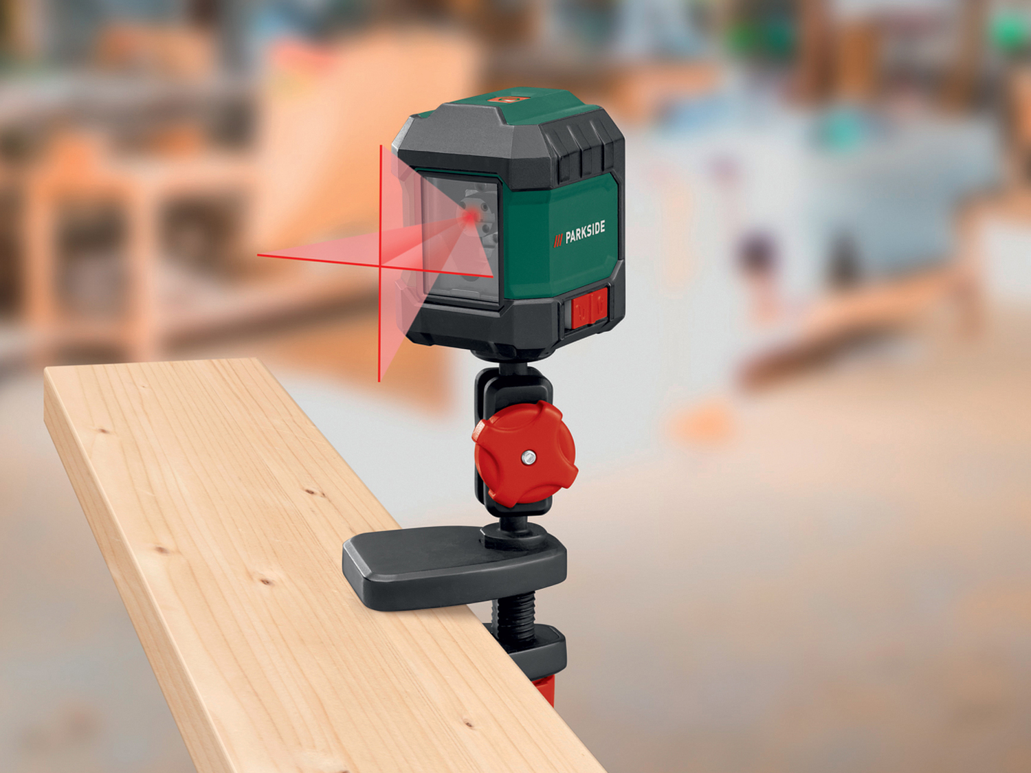 Livella laser a croce con morsetto Parkside, prezzo 24.99 €
- Autolivellante ...