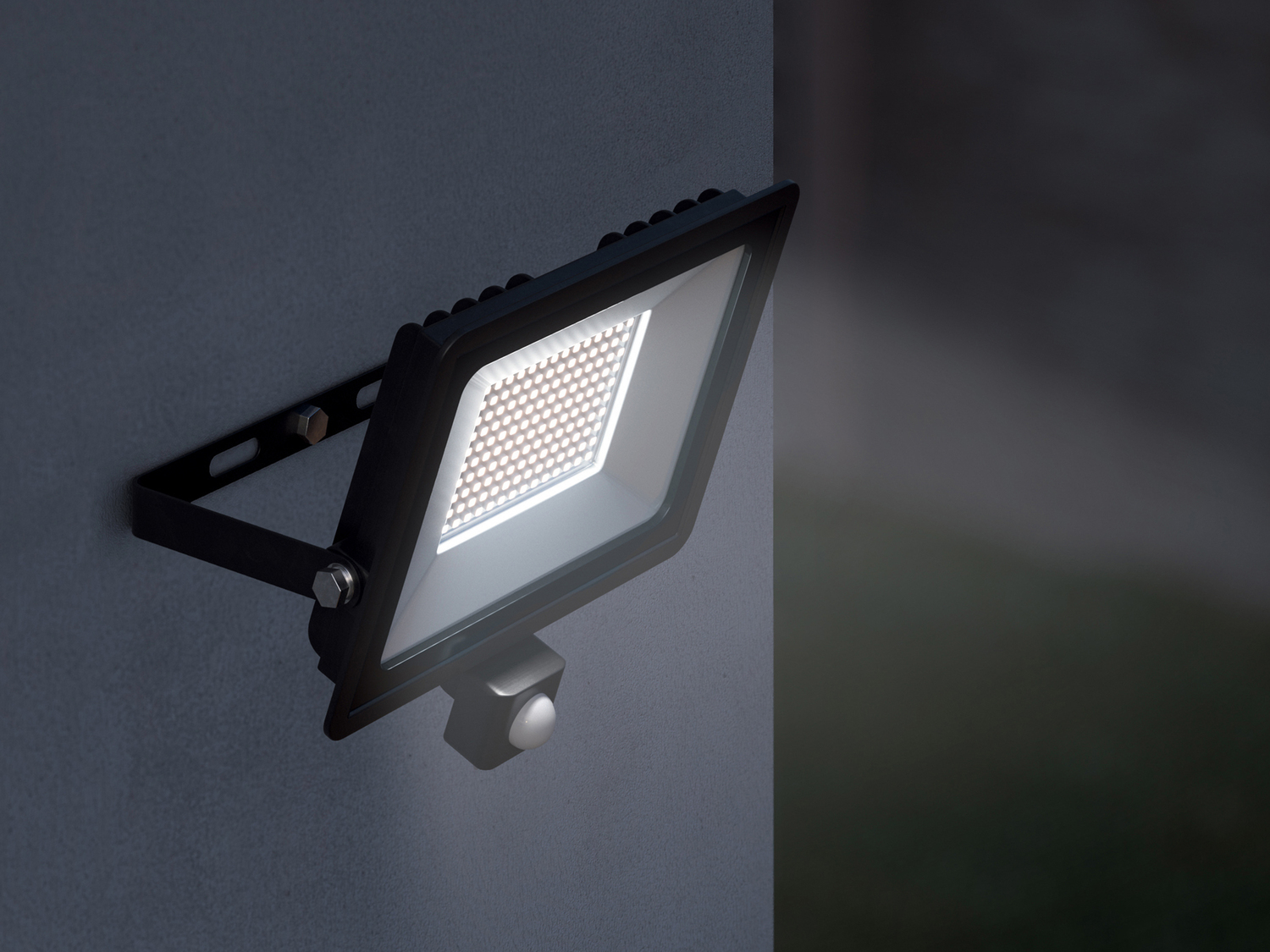 Faro LED con rilevatore di movimento Livarno Lux, prezzo 19.99 €
- 140 ...