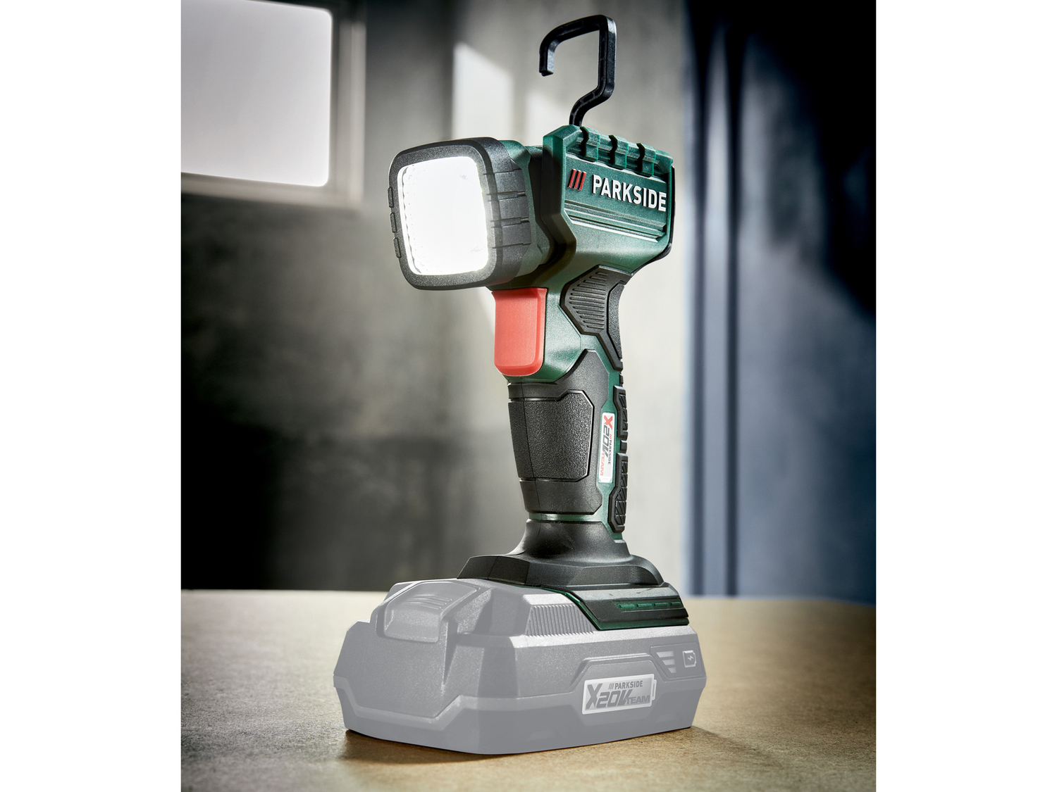 Torcia a LED ricaricabile Parkside, X20VTeam, prezzo 9.99 € 
Attrezzo compatibile ...