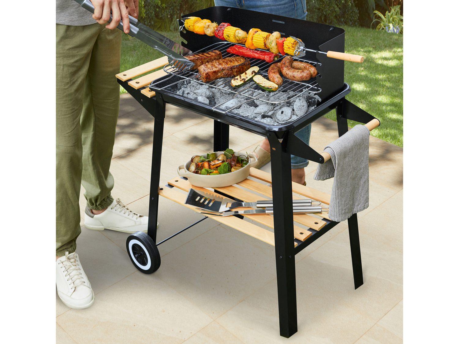 Barbecue con carrello Grill-meister, prezzo 29.99 €
- Griglia regolabile ...