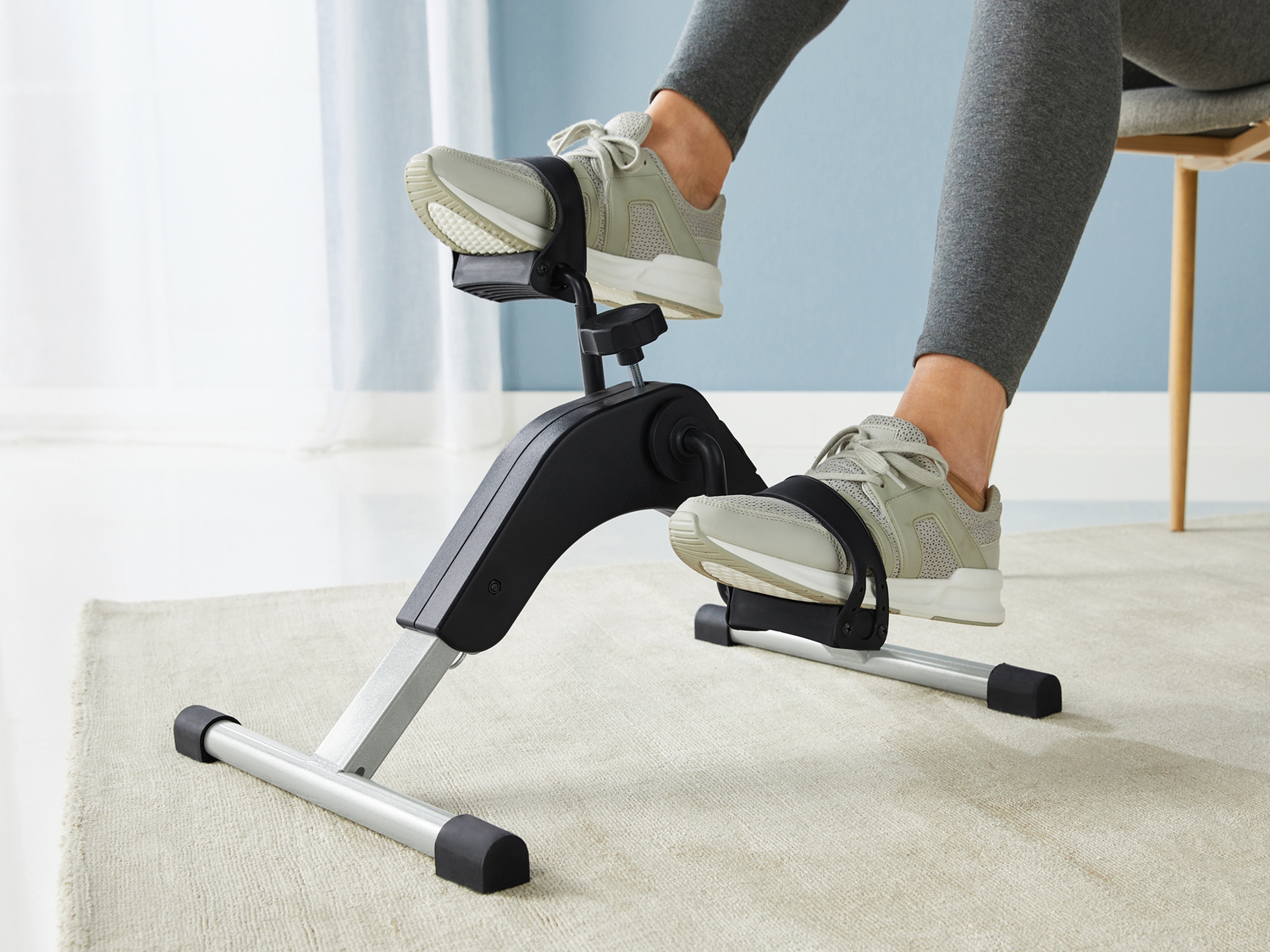 Pedaliera per gambe e braccia Tuv-sud-gs, prezzo 24.99 €
- Contagiri e cronometro ...