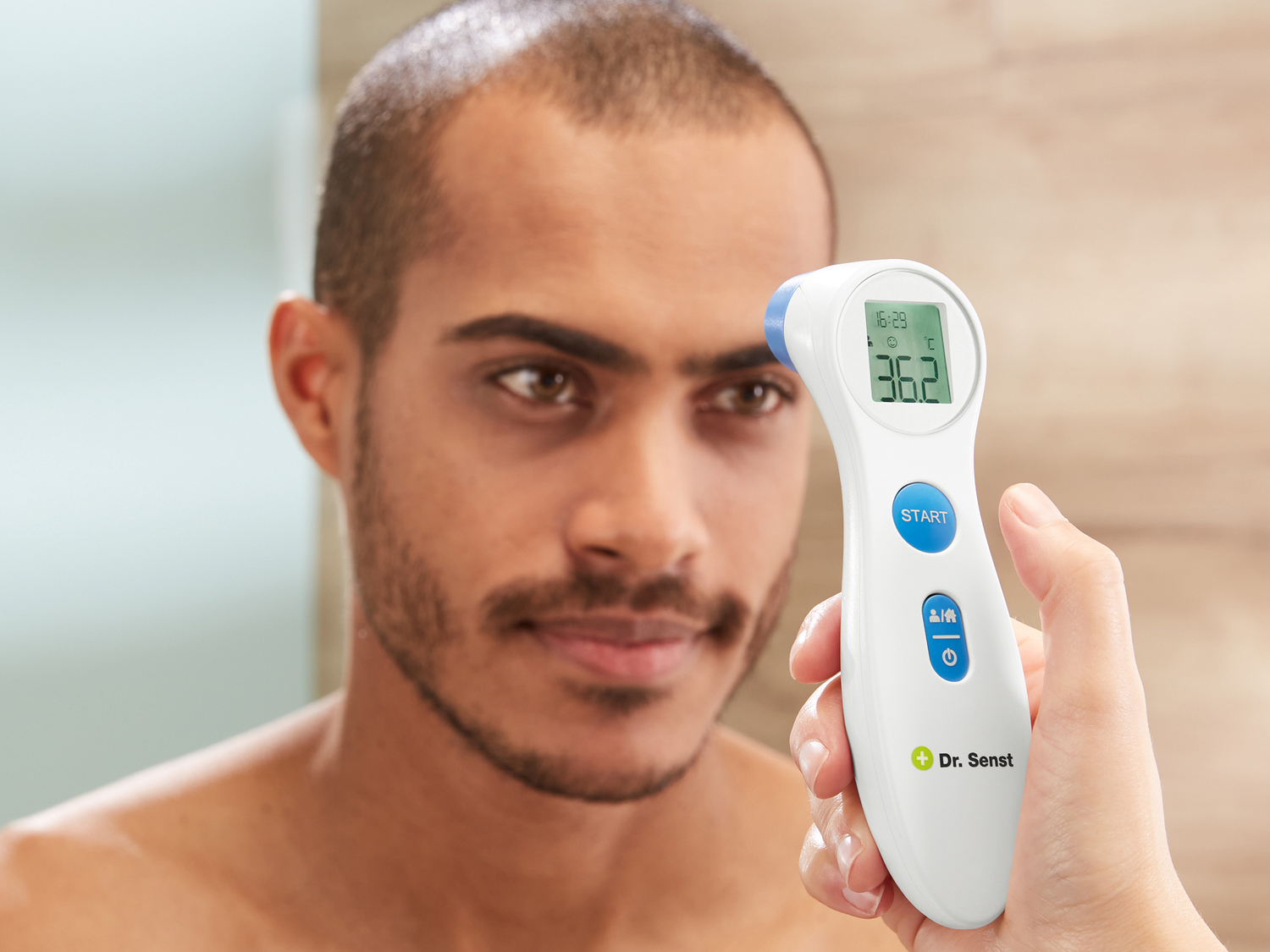 Termometro senza contatto Dr-senst, prezzo 12.99 €
- Il display si illumina ...