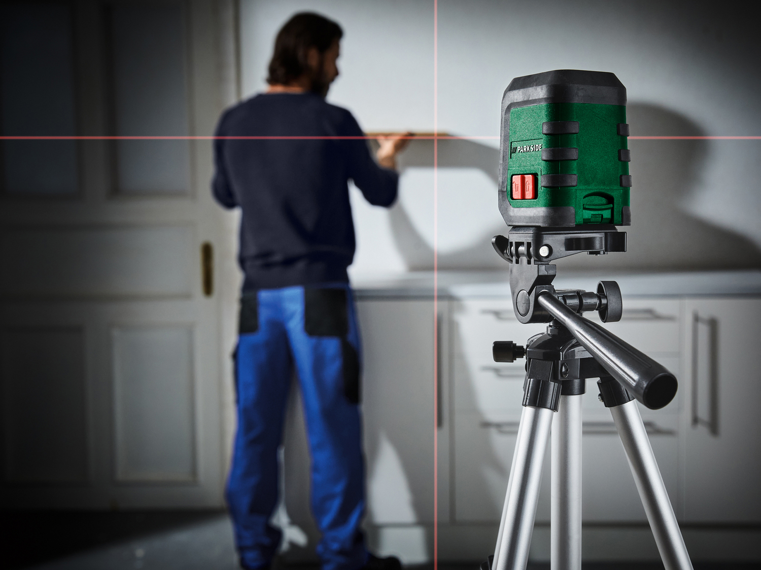 Livella laser a croce con treppiede Parkside, prezzo 29.99 €
- 2 modalità ...