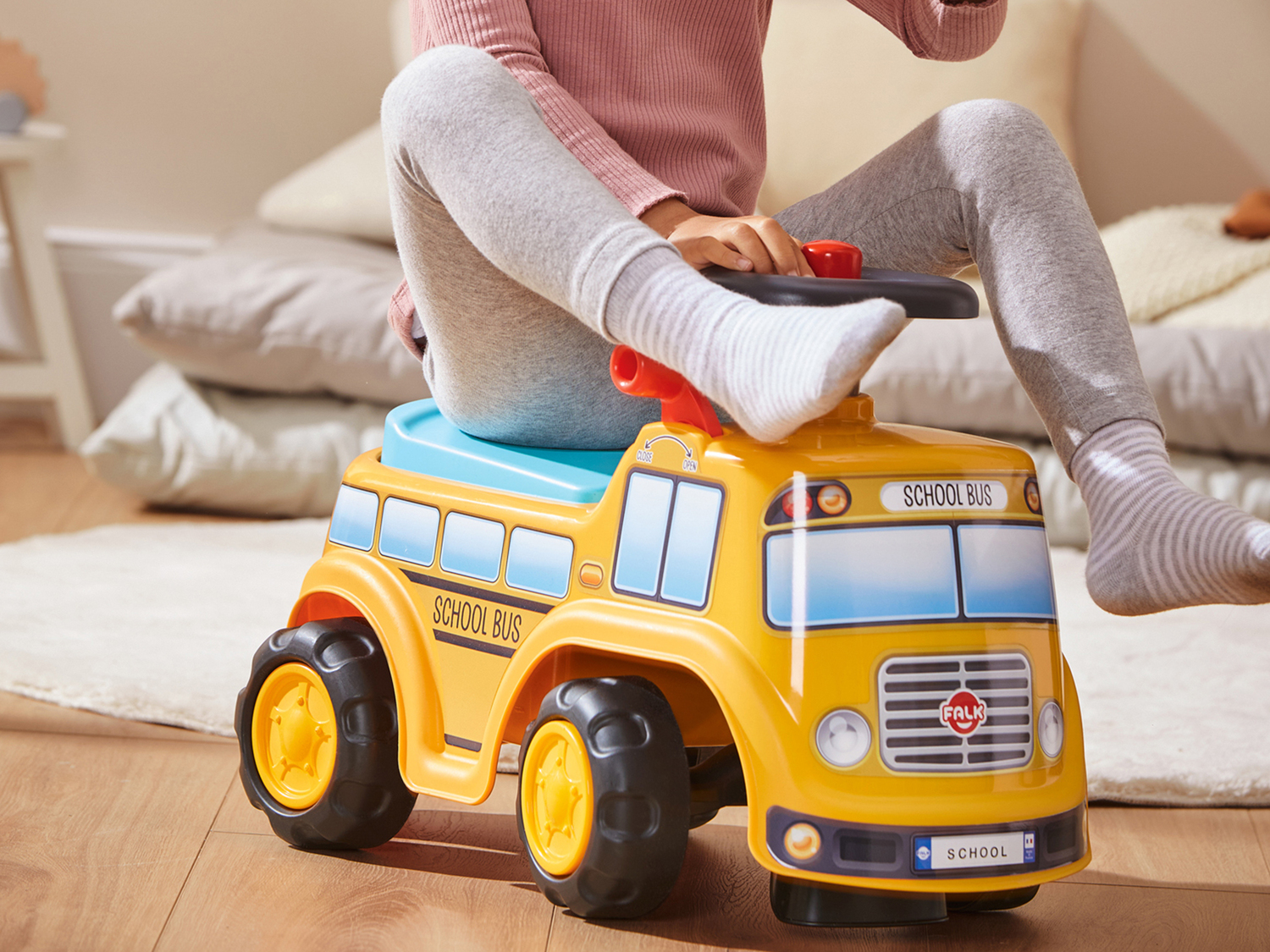 Scuolabus giocattolo cavalcabile Falk, prezzo 39.99 €
- Volante con clacson
- ...