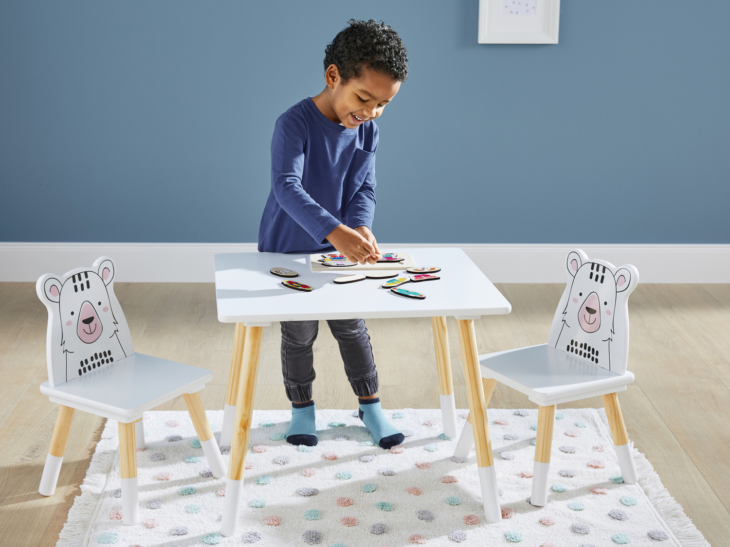 Tavolo con 2 sedie per bambini Livarno, prezzo 39.99 €
- Materiale di ...