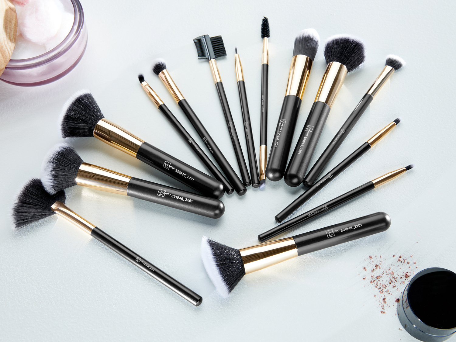 Set pennelli per il trucco Livarno, prezzo 11.99 €
14 pezzi
Caratteristiche