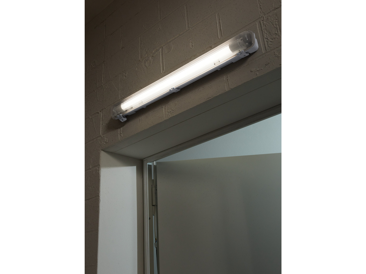 Lampada a LED per ambienti umidi Livarno, prezzo 12.99 €
- Ideale per ...