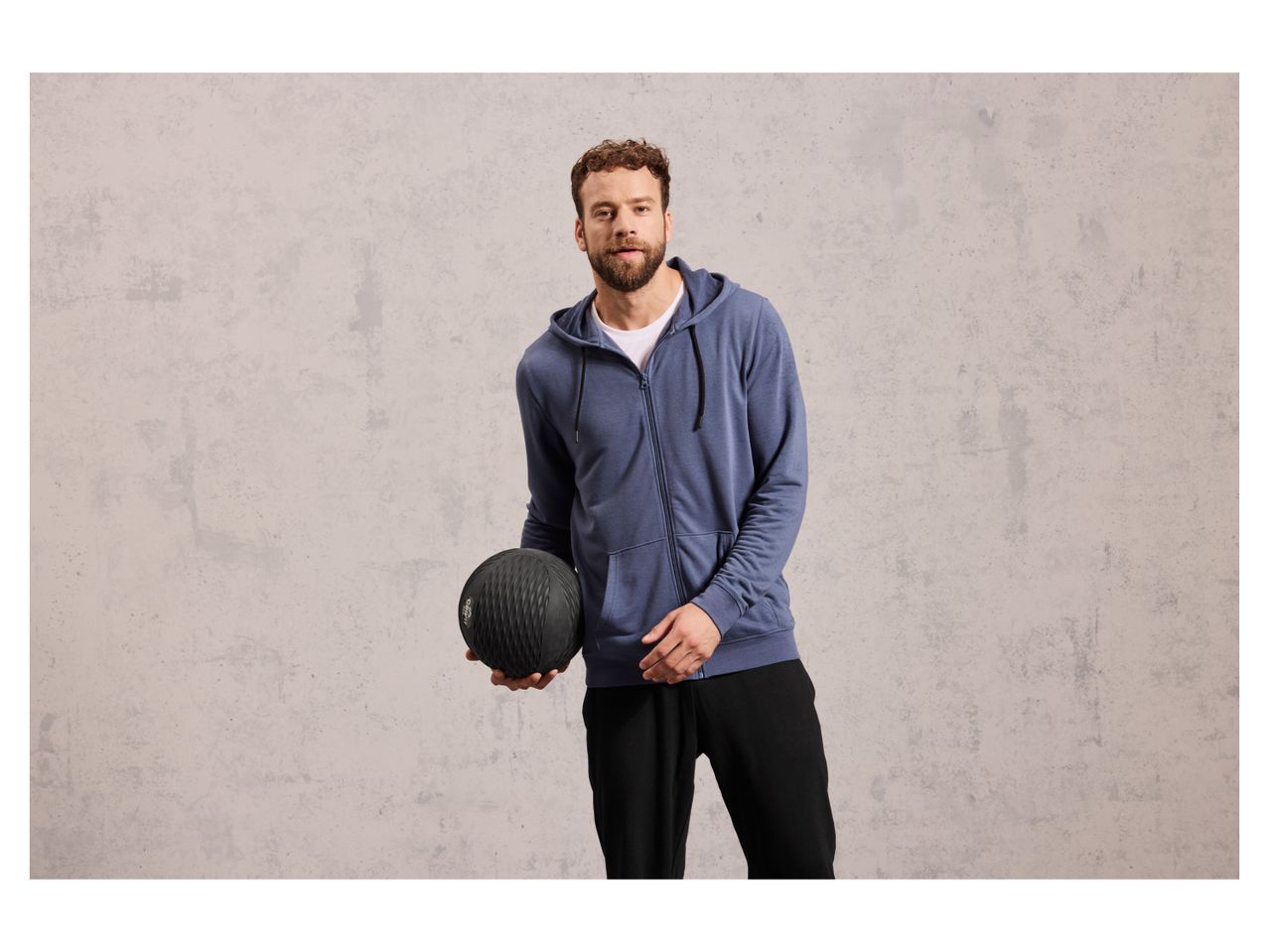 Felpa sportiva da uomo , prezzo 8.99 EUR
Felpa sportiva da uomo Misure: M-XL
- ...