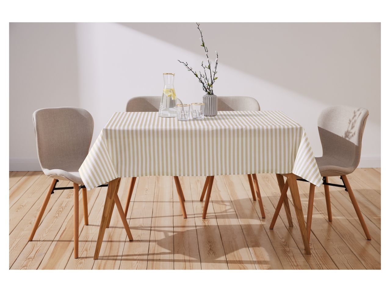 Tovaglia , prezzo 3.99 EUR
Tovaglia 130x160 cm o Ø 160 cm
- Senza PVC e adatta ...
