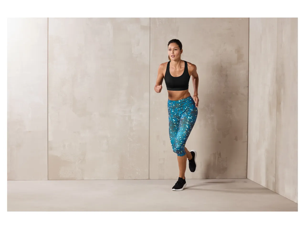 Pantaloni sportivi capri da donna , prezzo 4.99 EUR