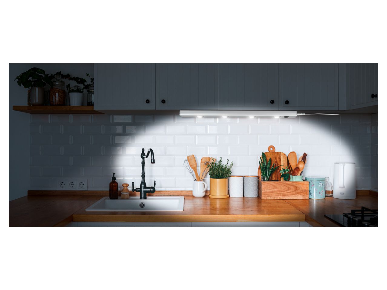 Lampada LED sottopensile , prezzo 9.99 EUR
Lampada LED sottopensile
- Ideale ...