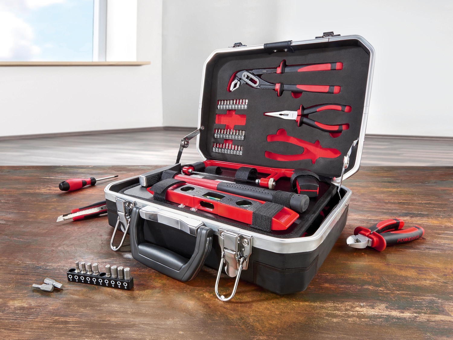 Valigetta con utensili, 102 pezzi Powerfix, prezzo 69.00 €