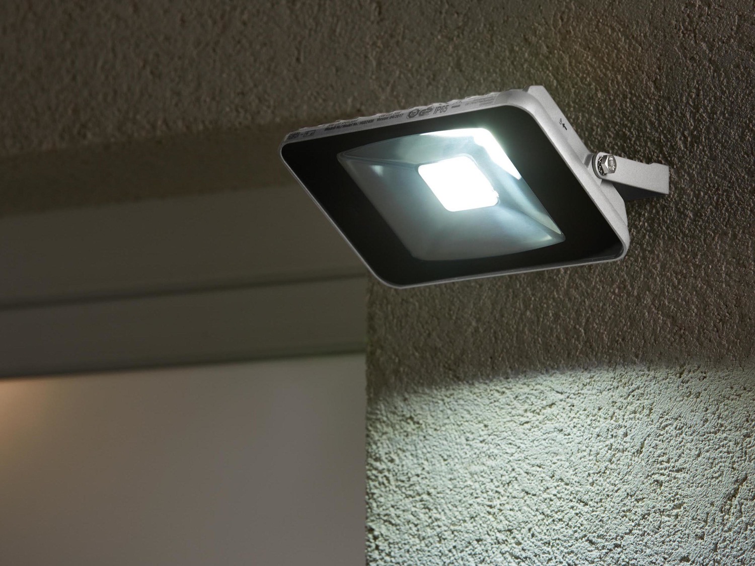 Faro LED da esterni con sensore di movimento Livarno Lux, prezzo 19.99 € ...