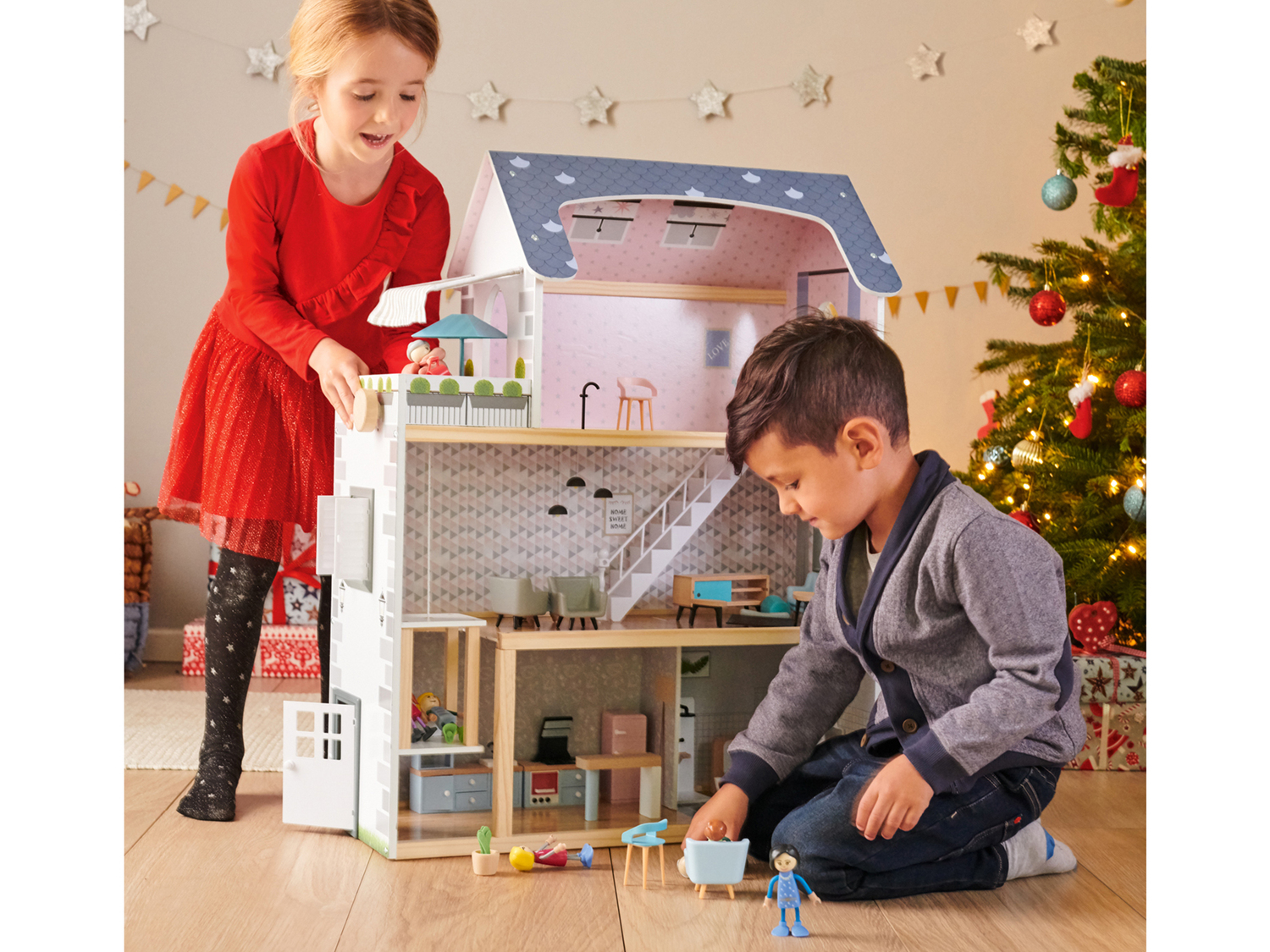 Casa delle bambole in legno Playtive Junior, prezzo 59.00 €
- Età ...