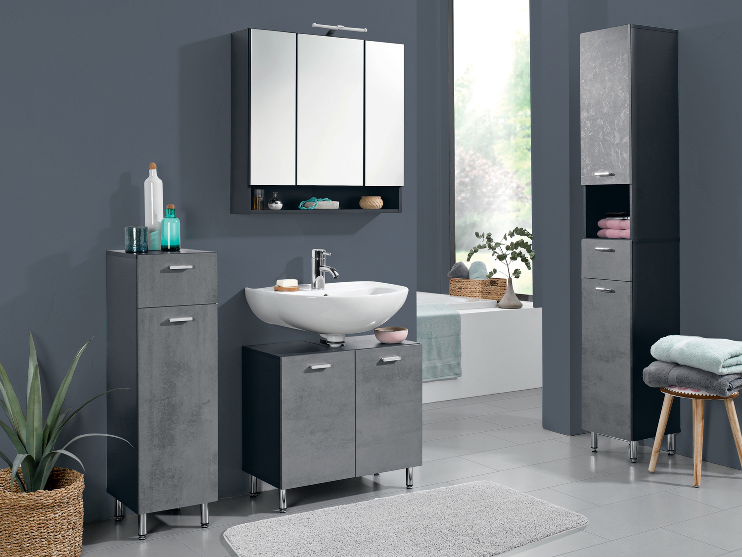 Armadietto pensile con specchio Livarno Living, prezzo 85.00 €
- Spazi interni ...