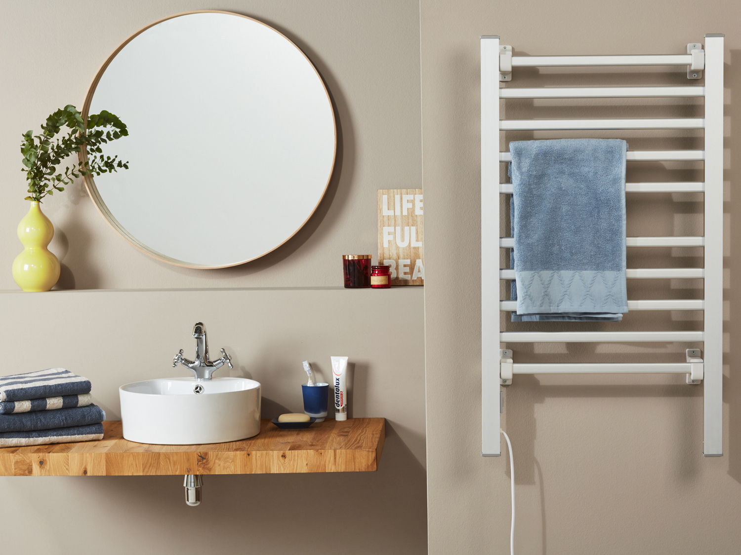 Termoarredo elettrico Silvercrest, prezzo 39.99 €
- Da appoggio o a parete (materiale ...