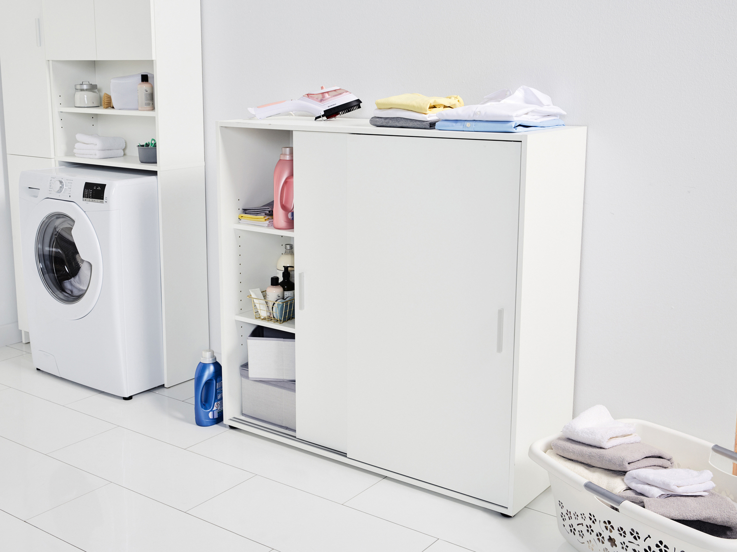 Mobiletto con ante scorrevoli Livarno Living, prezzo 59.00 €
- 4 ripiani regolabili ...