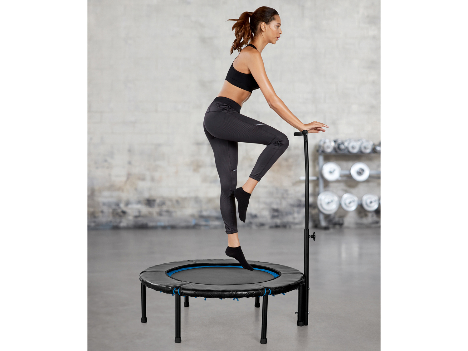 Trampolino con manico a T Crivit, prezzo 89.00 €
- DVD per esercizi incluso
- ...