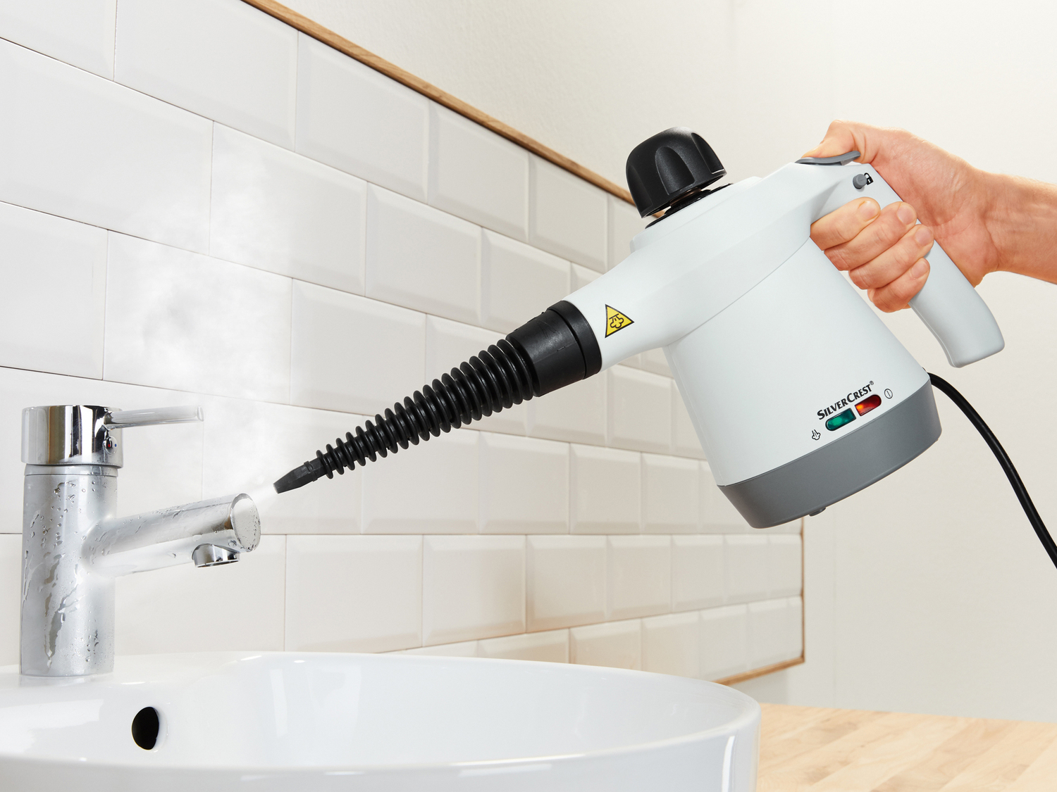 Lavasuperfici a vapore Silvercrest, prezzo 22.99 €
- Pulisce, disinfetta e sgrassa ...