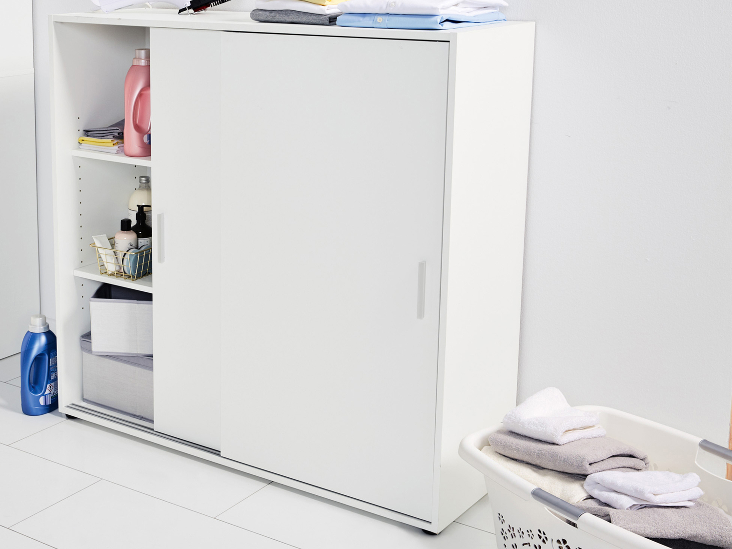 Mobiletto con ante scorrevoli Livarno Living, prezzo 59.00 €
- 4 ripiani regolabili ...