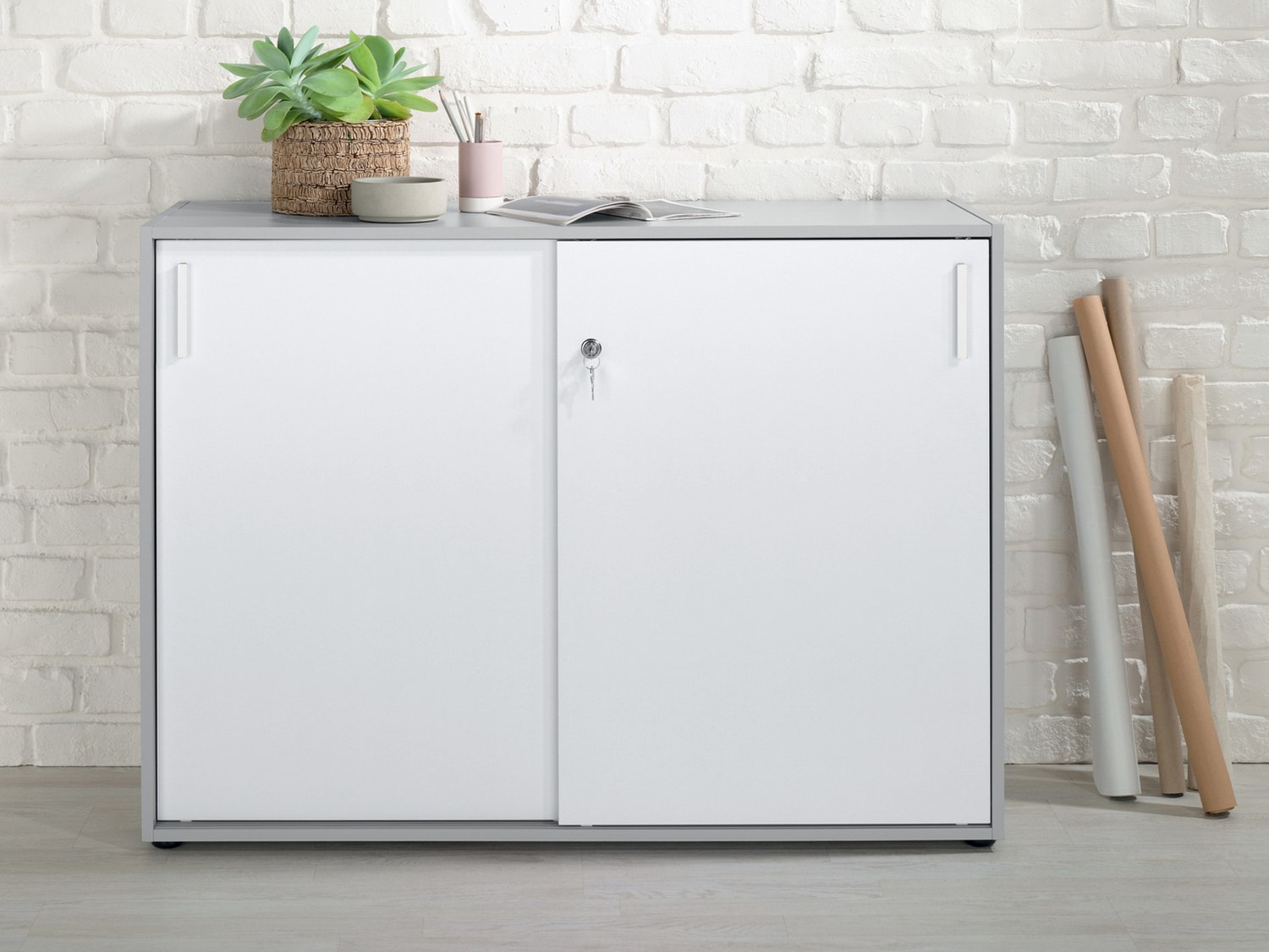 Mobiletto per ufficio con ante scorrevoli Livarno Living, prezzo 79.00 €
- Ripiani ...