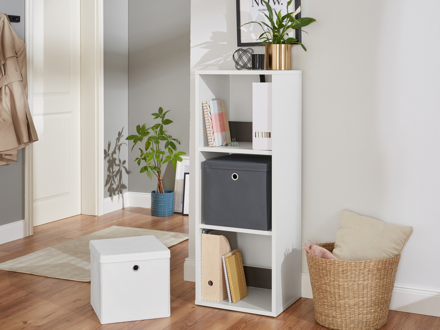 Scaffale con 3 ripiani Livarno Living, prezzo 24.99 €
- 3 scomparti con ...