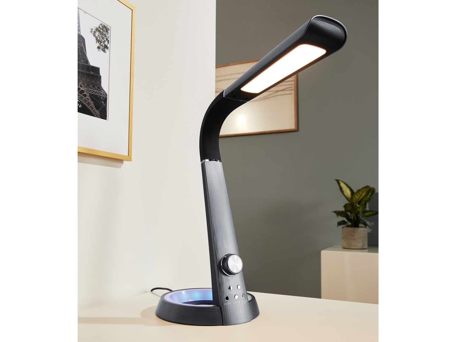 Lampada LED per scrivania Livarno Lux, prezzo 34.99 €
- Braccio flessibile
- ...