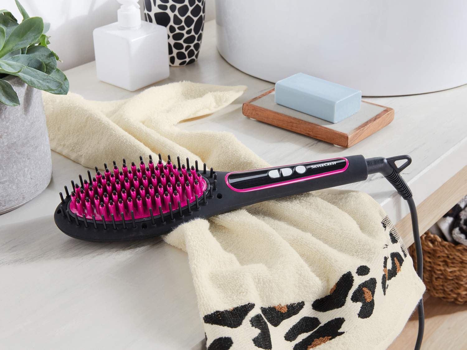 Spazzola elettrica lisciante Silvercrest Personal Care, prezzo 14.99 €
- 2 in ...