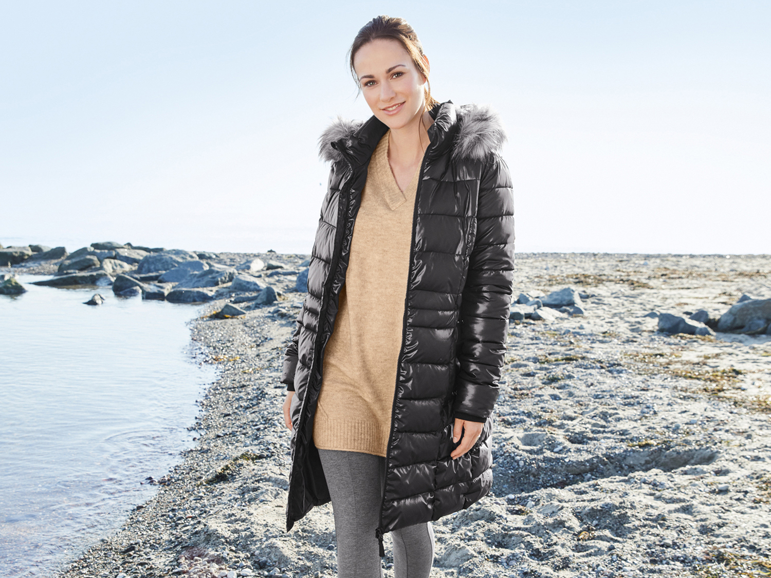 Vestito in maglia da donna Esmara, prezzo 11.99 €
Misure: S-L
Taglie ...