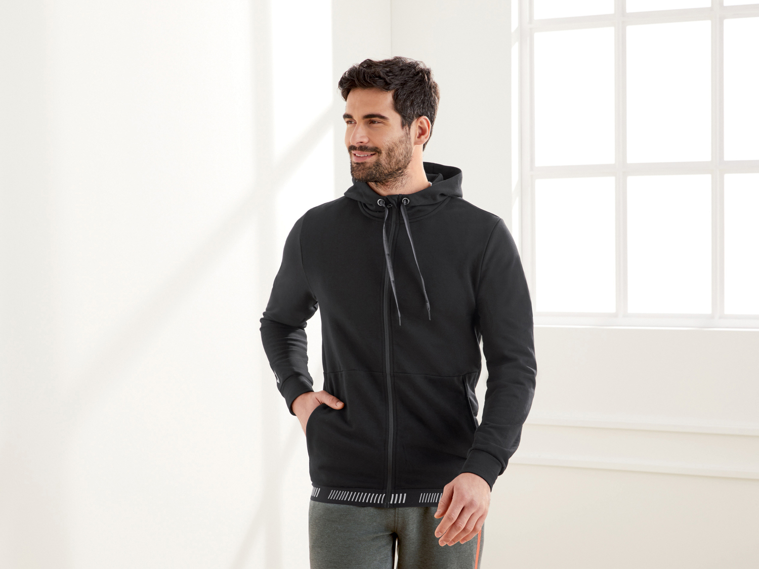 Felpa sportiva da uomo Crivit, prezzo 11.99 €
Misure: S-XL
Taglie disponibili
Caratteristiche
- ...