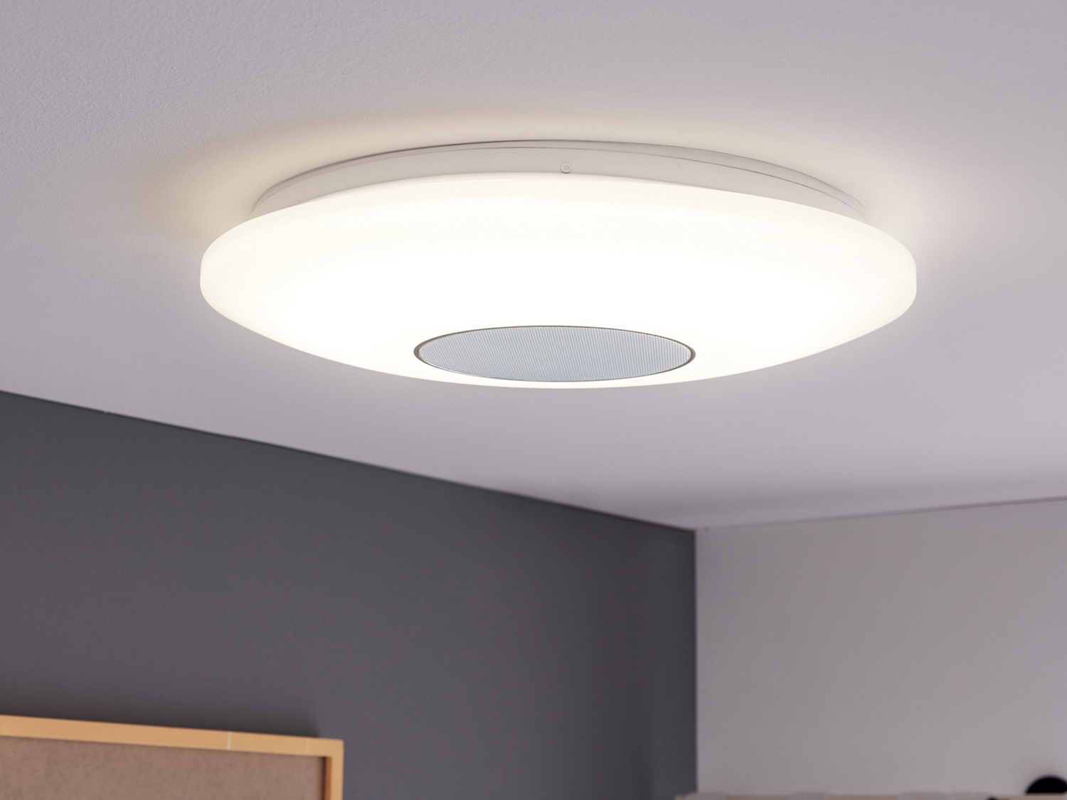 Lampada LED con altoparlante Bluetooth Livarno Lux, prezzo 39.99 € 
- Telecomando ...