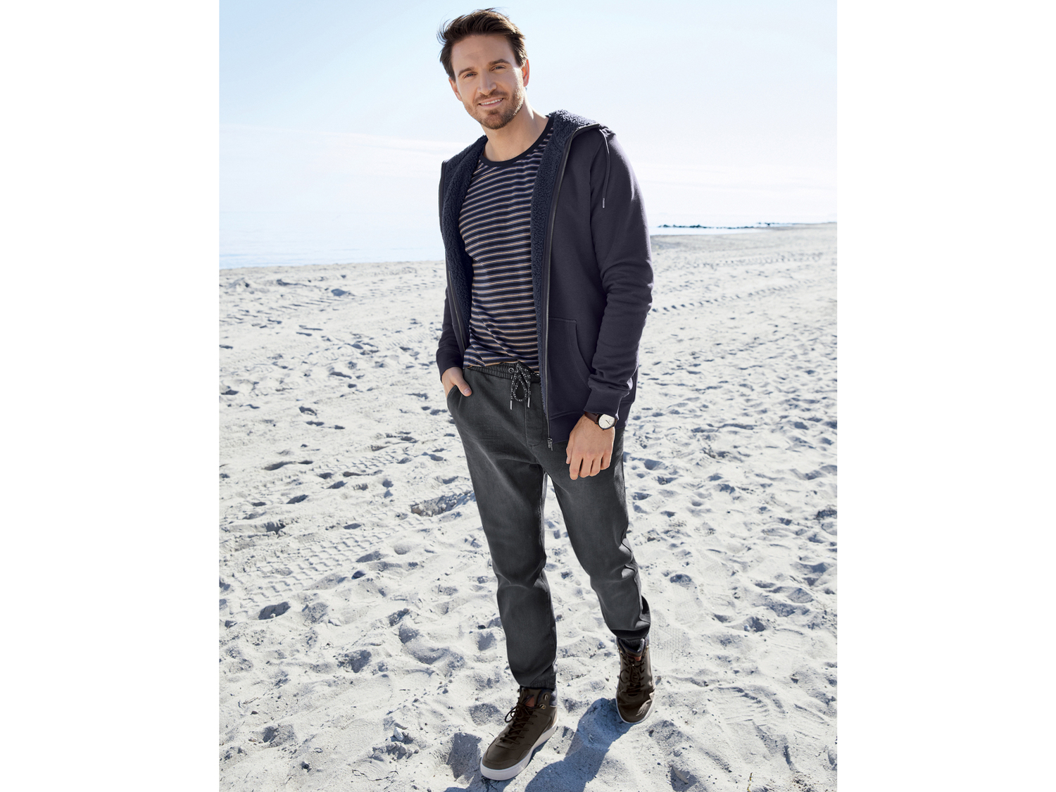 Felpa da uomo Livergy, prezzo 14.99 €
Misure: S-XL
Taglie disponibili
Caratteristiche
- ...