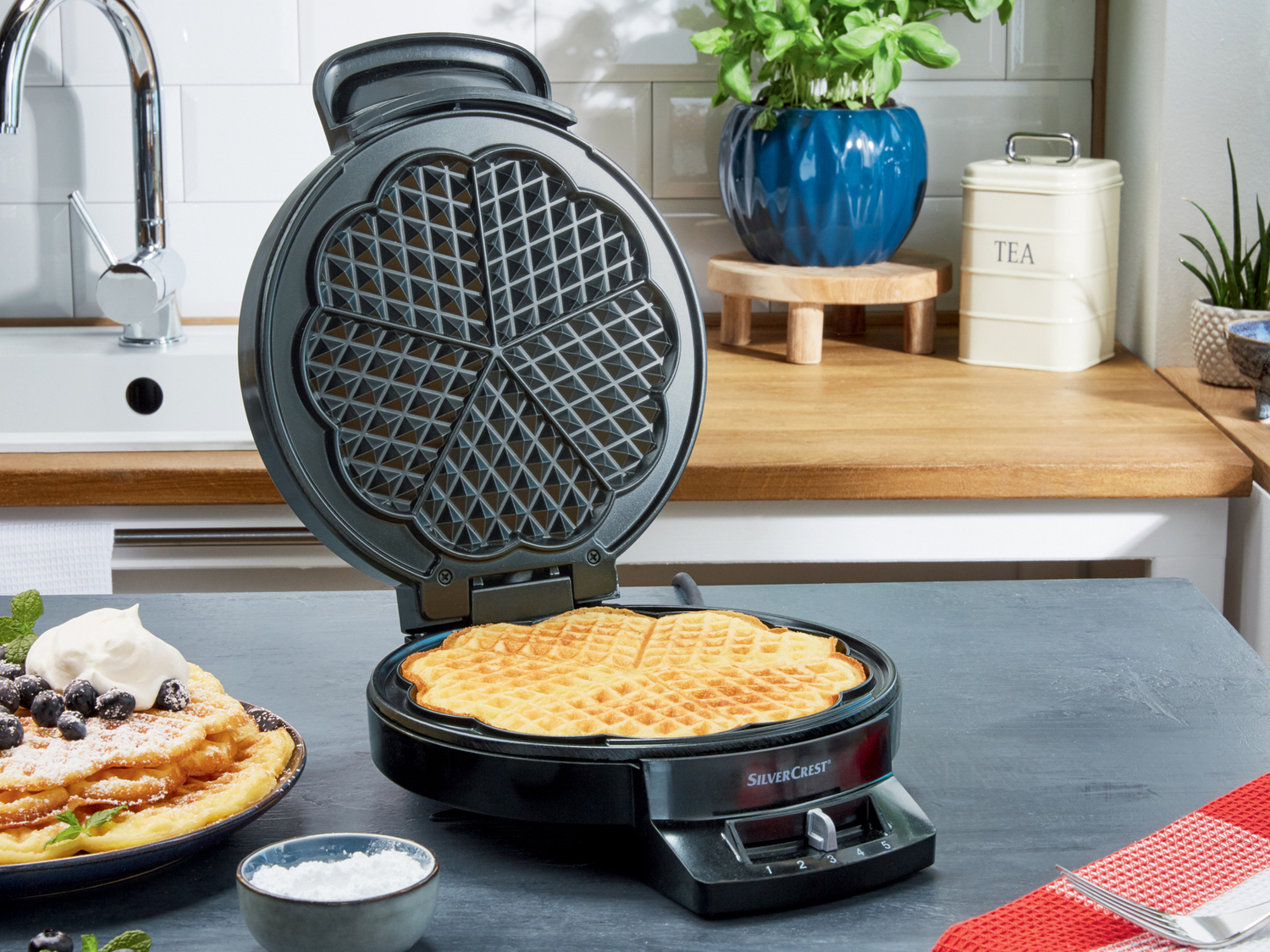 Piastra per waffel Silvercrest Kitchen Tools, prezzo 14.99 €
- Rivestimento ...