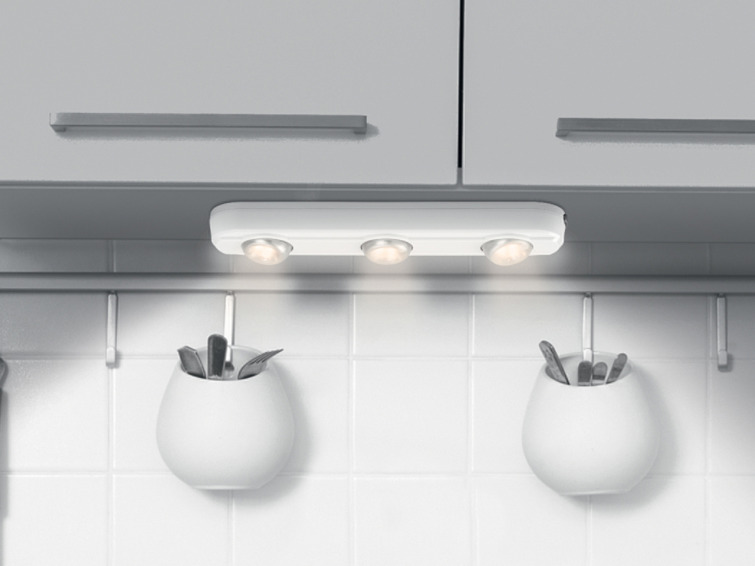 Lampada sottopensile a LED Livarno Lux, prezzo 4.99 €
- Luce bianca calda
- ...