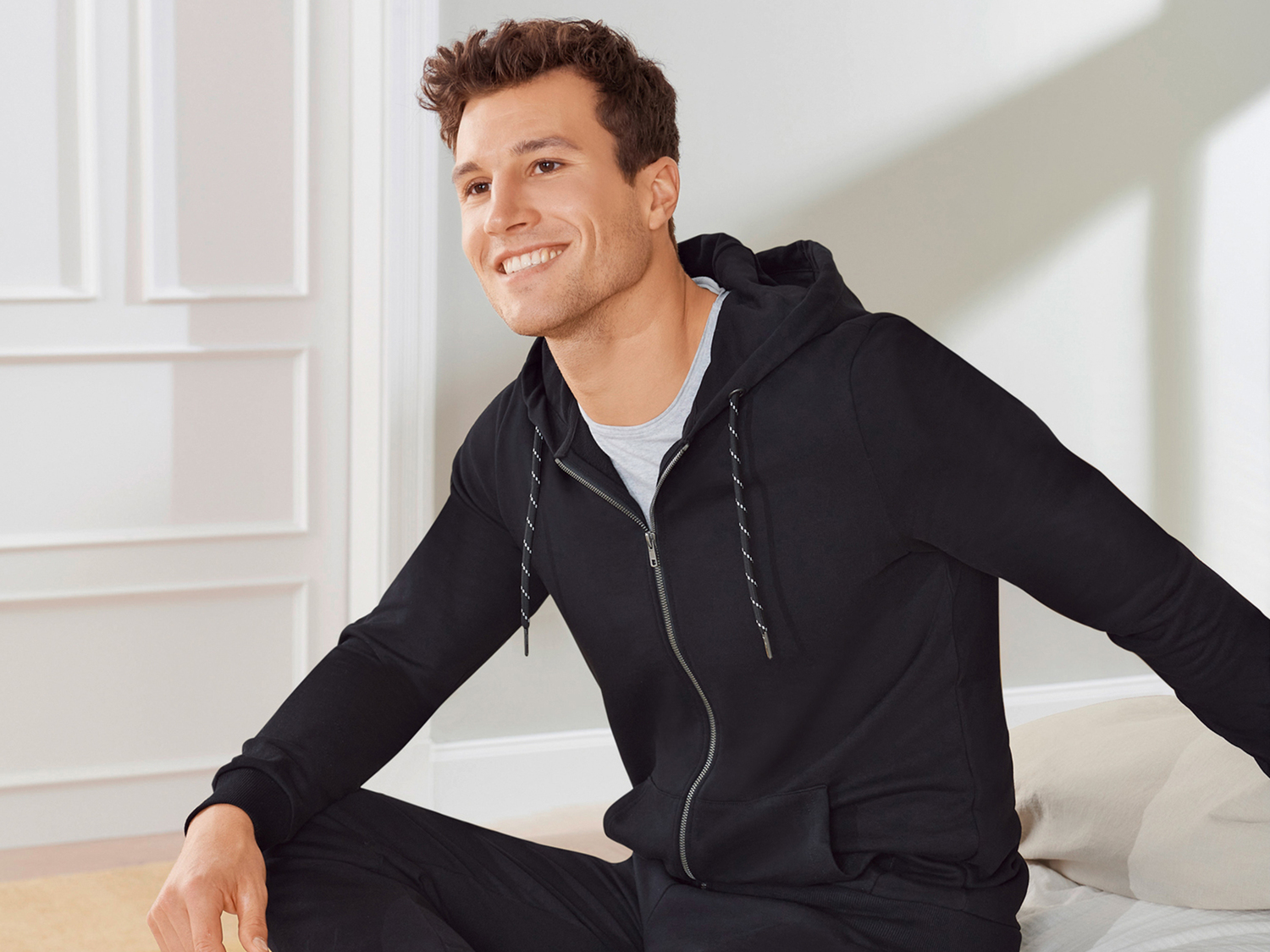 Felpa da uomo Livergy, prezzo 11.99 &#8364; 
Misure: S-L
Taglie disponibili

Caratteristiche

- ...